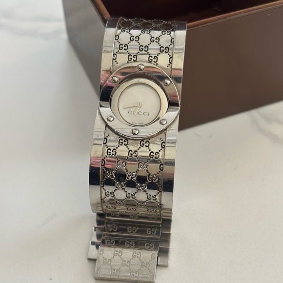 Gucci Silver Twirl Bangle Watch YA112413 - Picture 5 of 7